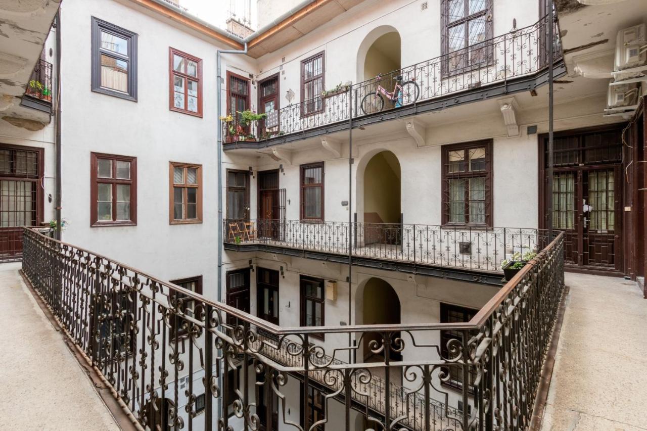 Emily'S Lovely Place Budapest Exterior photo