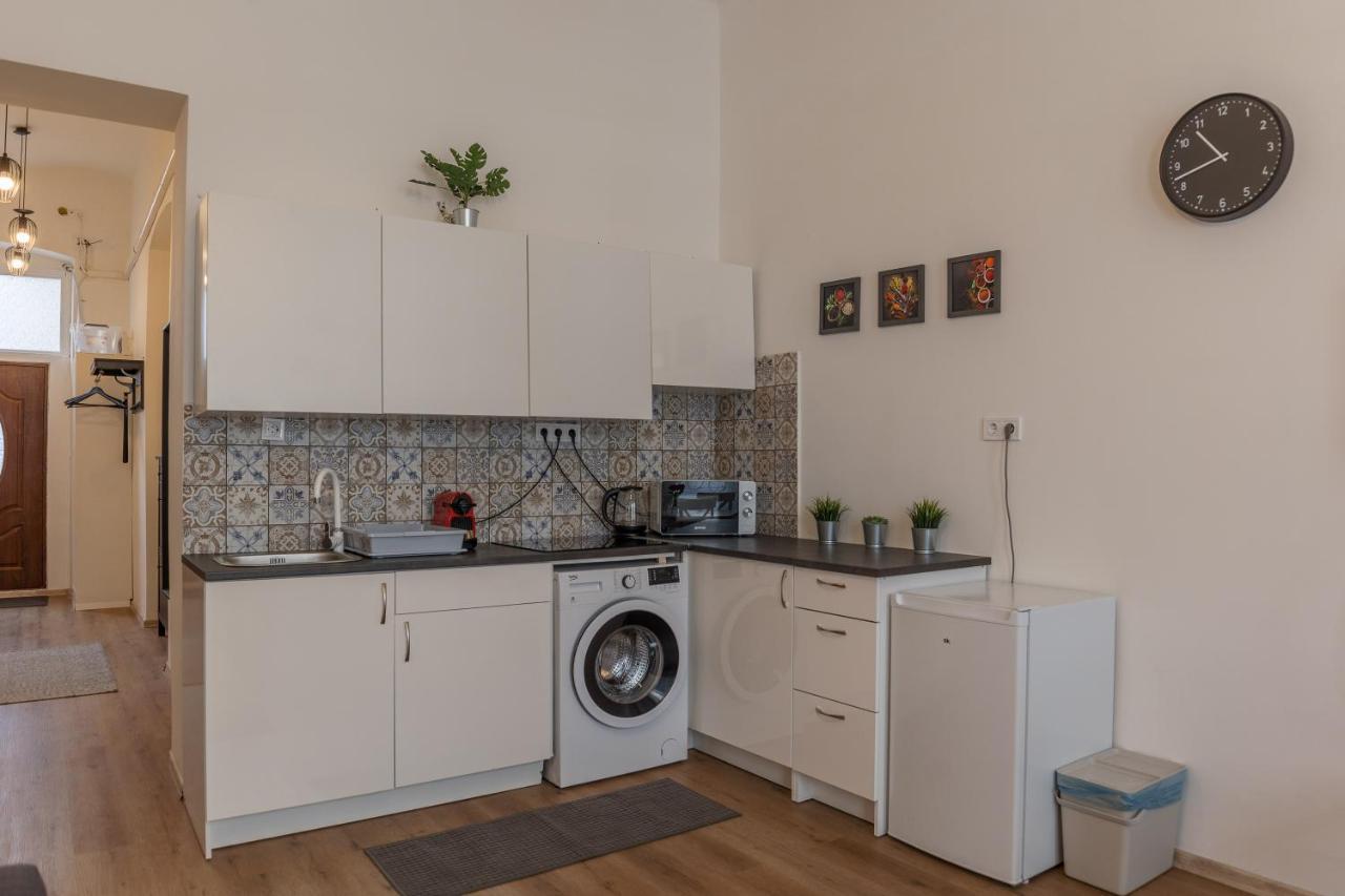 Emily'S Lovely Place Budapest Exterior photo